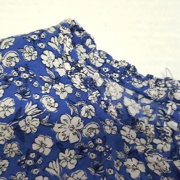 Rachel Zoe Blue Ditsy Floral Modest Flowy Sleeveless Top - Picture 3 of 10